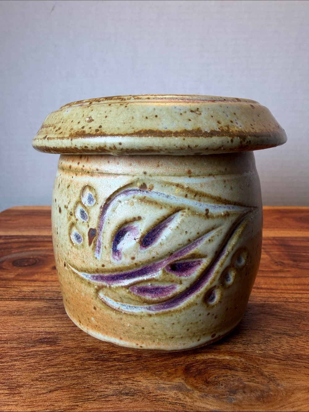 Vintage Handmade Stoneware Pottery Butter Bell / Keeper Carved Leaf Design